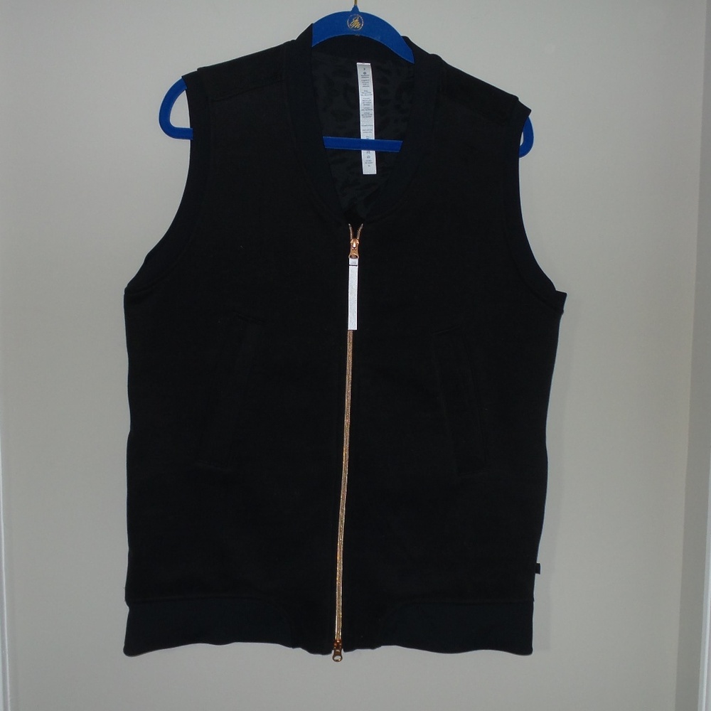 Lululemon black zip up vest